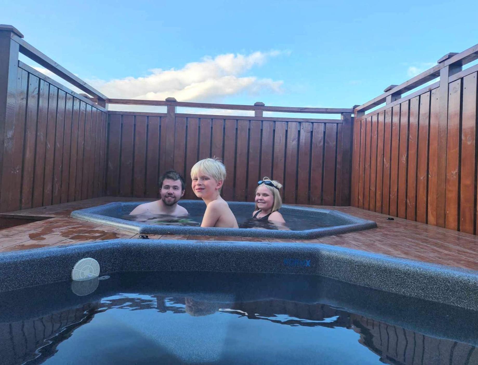 Ak Rentals, With Hot Tubs Akureyri Esterno foto